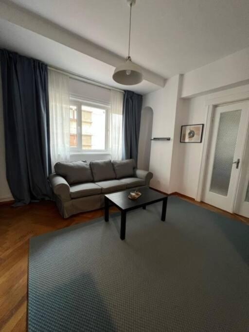 Apartament Ultracentral Universitate ブカレスト エクステリア 写真